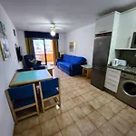 Castle Harbour 1 Bedroom Pool View C112 Апартаменты Лос Кристианос